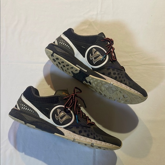 New Balance Black and Orange Trail Running Shoes - Picture 2 of 8